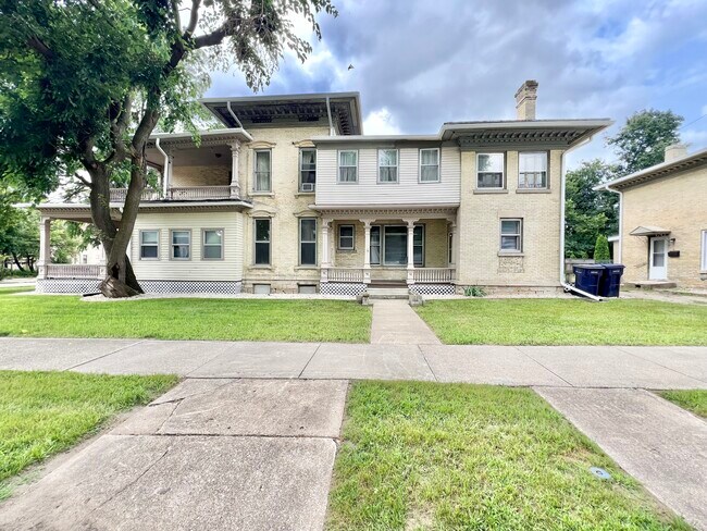 Primary Photo - 521 E Court St