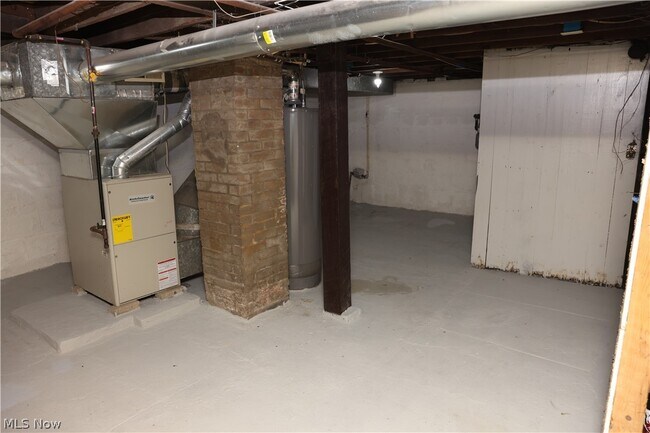 Building Photo - 240 E Miller Ave