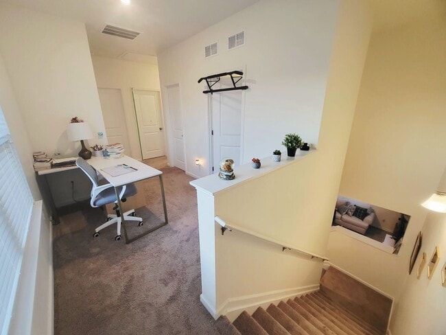 Building Photo - 366 Crandon Rd