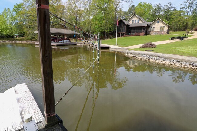 Building Photo - Wonderful Lake Home