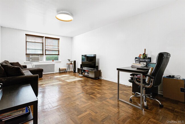 Building Photo - 102-55 67th Dr