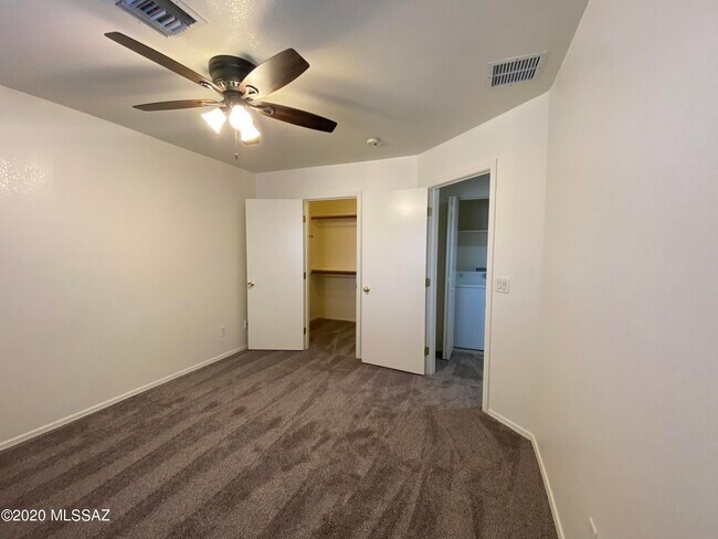 Building Photo - 1265 E Weimer Cir