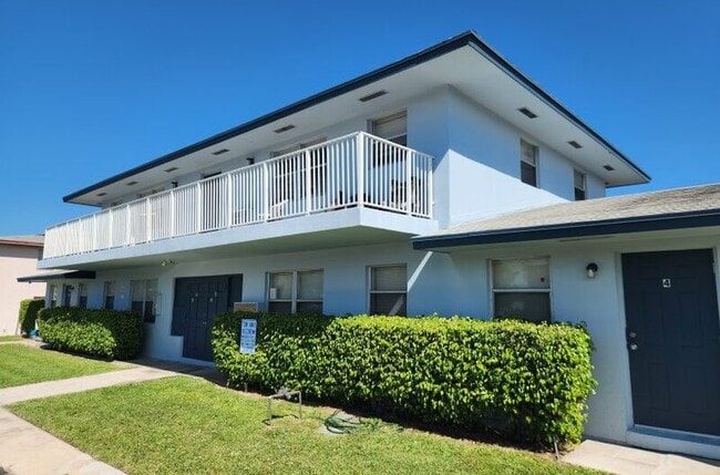 Primary Photo - 1110 W Blue Heron Blvd
