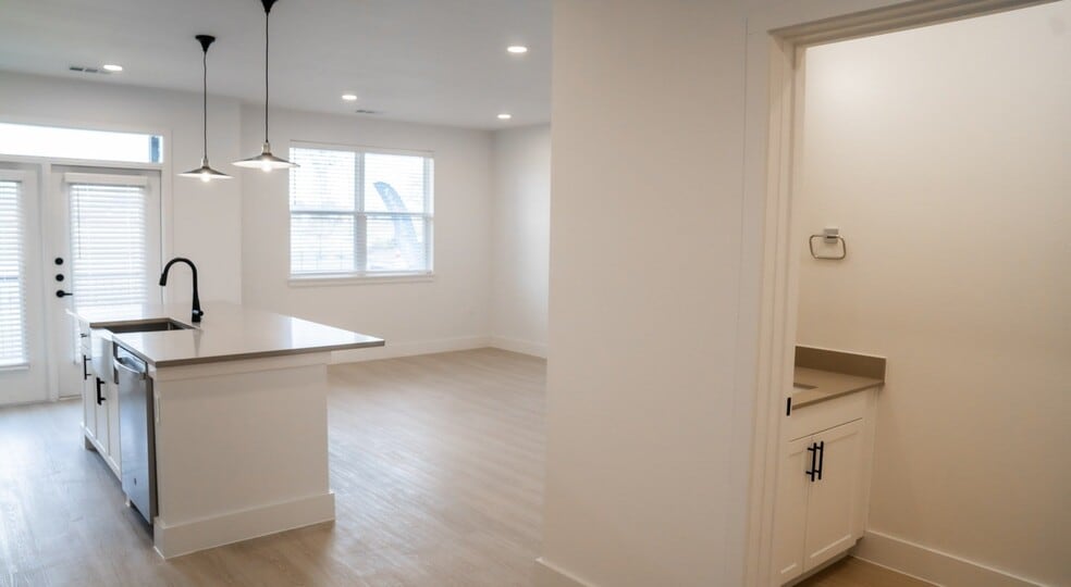 Building Photo - 9584 Eden Rd