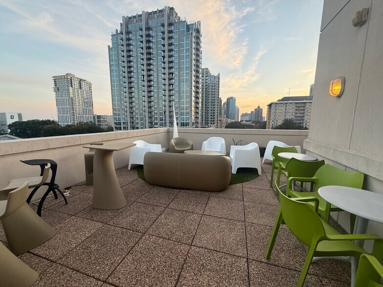 Building Photo - 715 N Church St