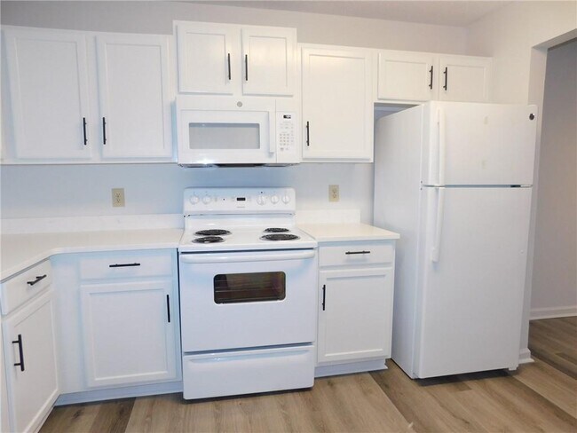Building Photo - 107 Rock Garden Pl