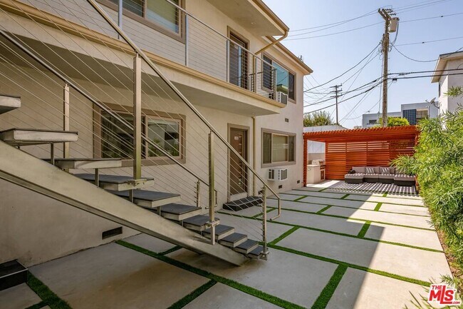 Building Photo - 1553 S Saltair Ave