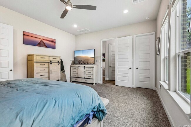 Building Photo - 1136 Aidenbaum