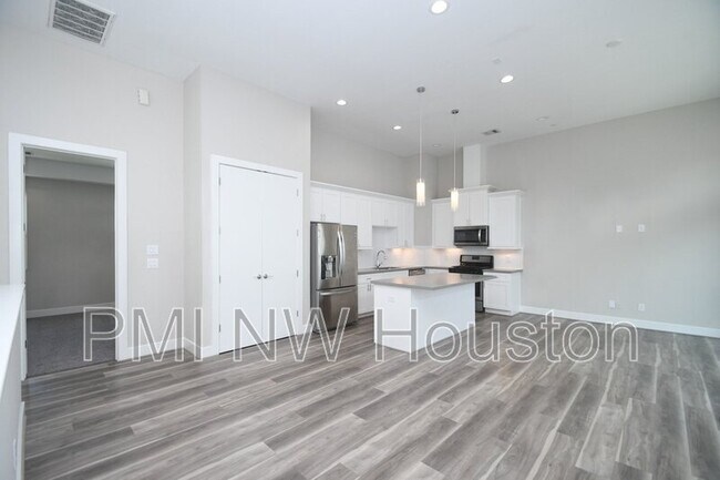 Building Photo - 5904 Gardendale Dr