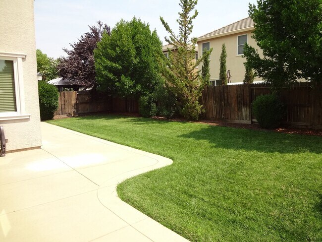 Building Photo - COMING SOON! Beautiful 5 bedroom Home in Lincoln Crossing Village!