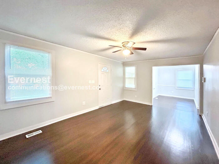 Building Photo - 2004 Bader Ave SW