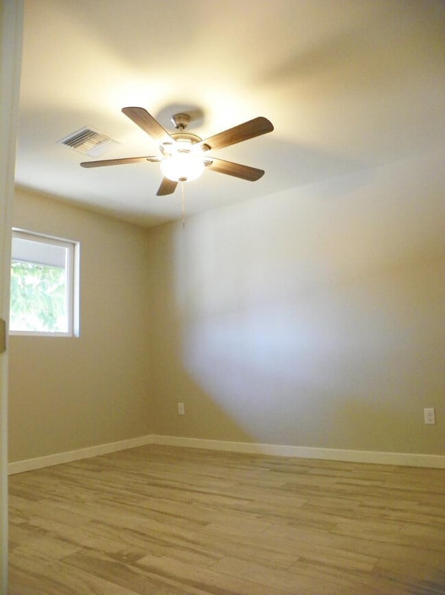 Building Photo - 8337 E Meadowbrook Ave