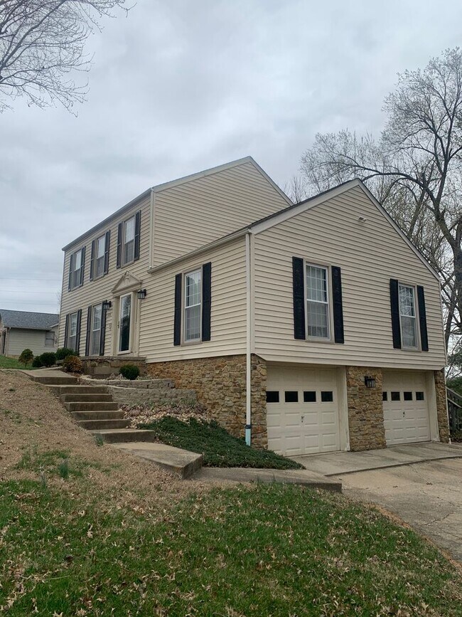 Building Photo - Charming Five-Bedroom Retreat with Finished Basement and Modern Amenities!
