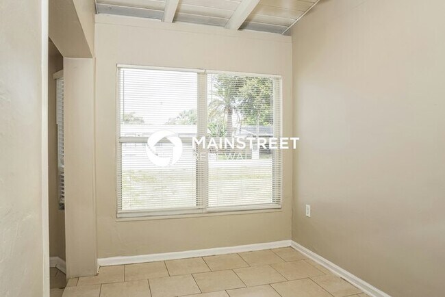 Building Photo - 3 Bedroom Pet-Friendly Home in SARASOTA, FL with Main Street Renewal