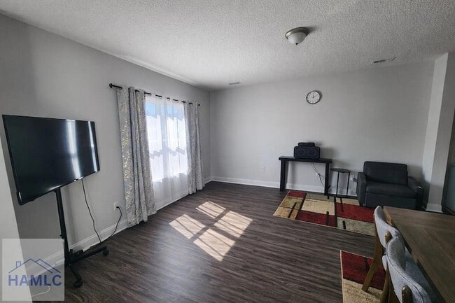 Building Photo - 950 Meloney Dr