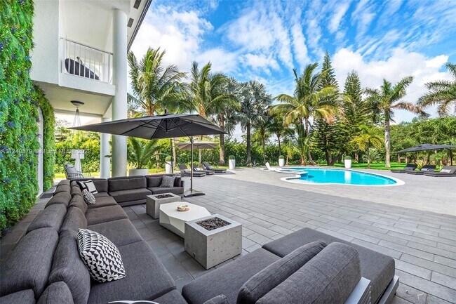 Building Photo - 5801 Melaleuca Rd