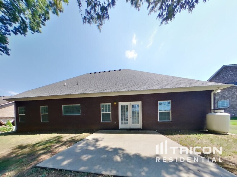 Building Photo - 1045 Grace Rd