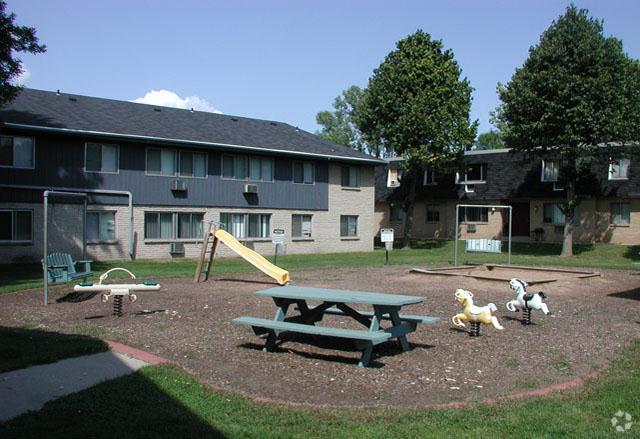 Primary Photo - Garden Bay Square