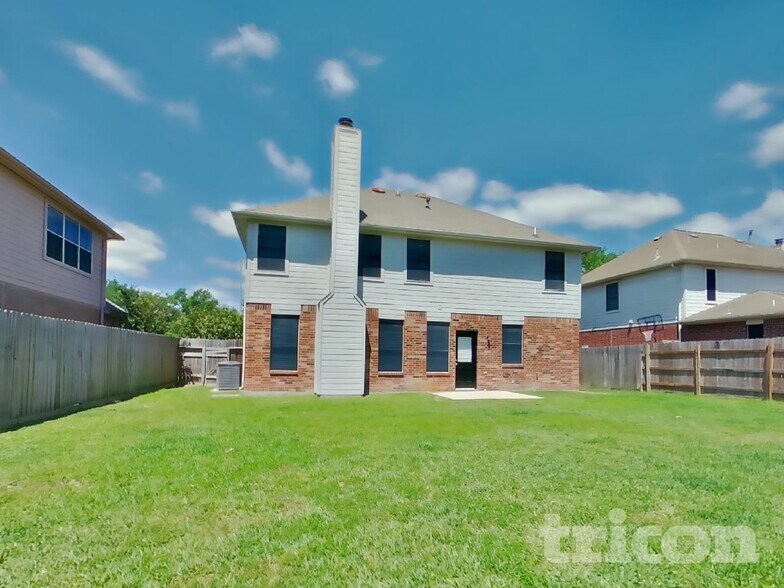 Building Photo - 18810 Woodbreeze Dr