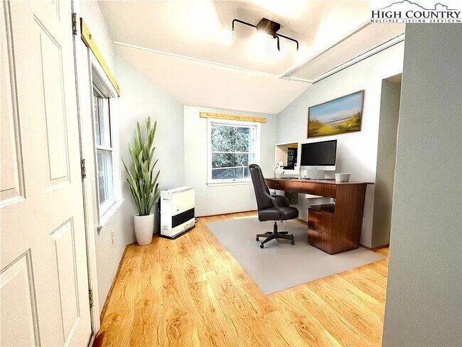 Building Photo - 252 Trillium Rd