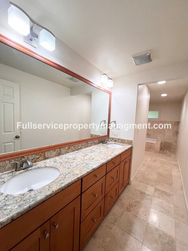 Building Photo - Beautiful Mercer Island Home with Private Hot Tub Pavillion & Spacious Floor Plan