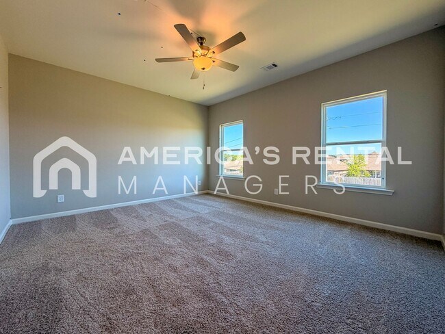 Building Photo - Brand New Three Bedroom Hudson Plan for Rent in Tuscaloosa!