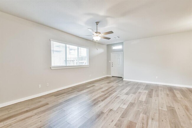 Building Photo - 25129 Pacific Wren Dr
