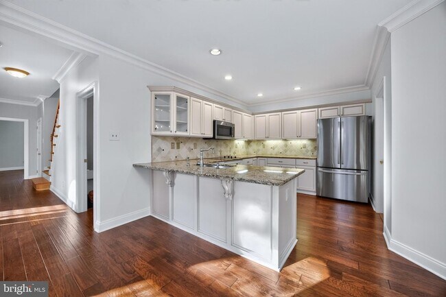 Building Photo - 563 Gramercy Ln