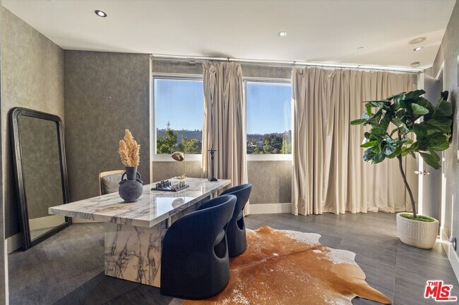 Building Photo - 2666 Hutton Dr