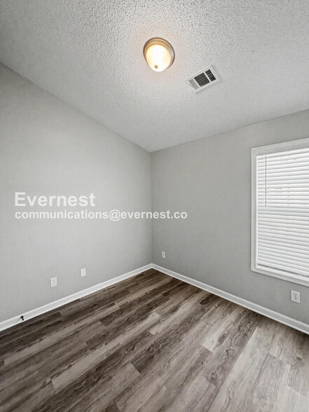 Building Photo - 8609 Thomas Ln