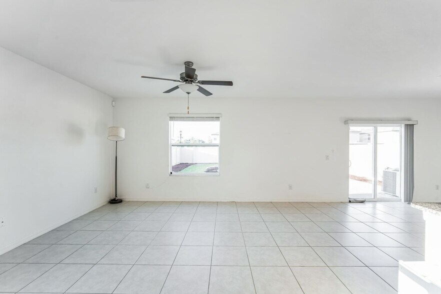 Building Photo - 9923 Jackfruit Ct