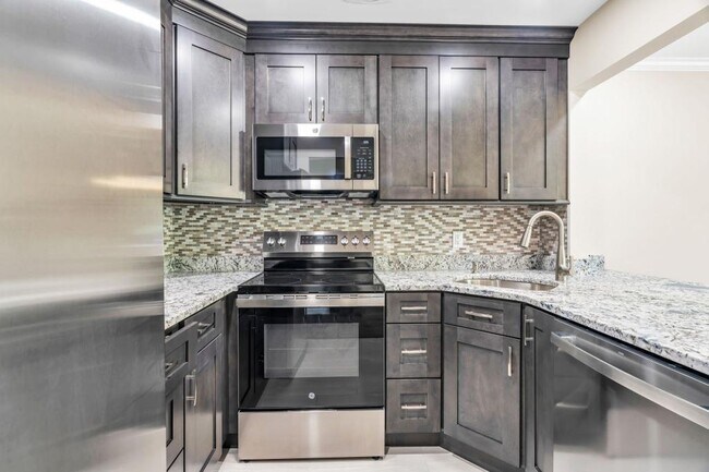 Building Photo - 15B Andover Ct