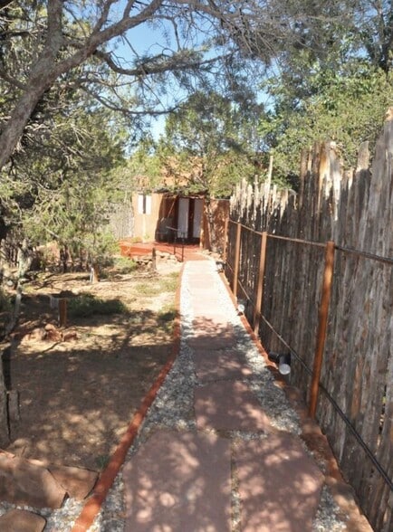 Building Photo - 388 Calle Loma Norte