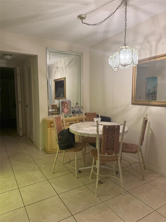 Building Photo - 340 Horizon W