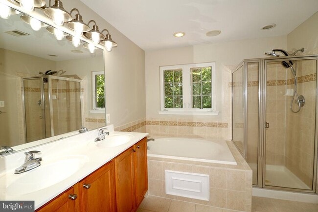 Building Photo - 25323 Damascus Park Terrace