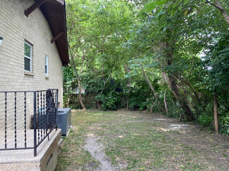 Backyard - not shared with A side - 1003 Lawrence Ave