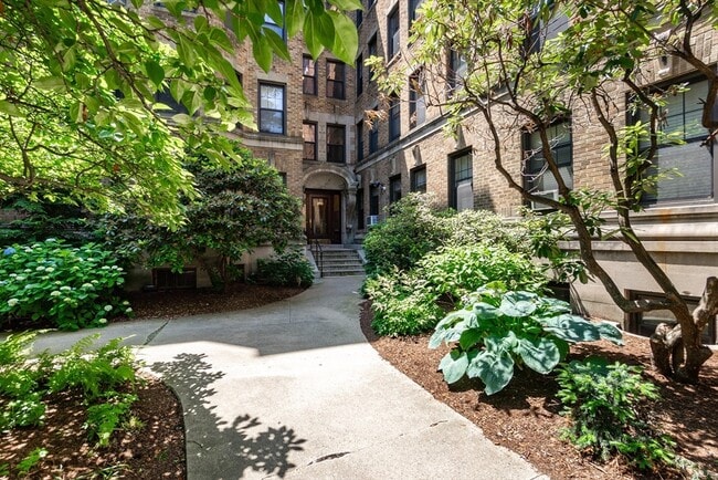Building Photo - 118 Riverway