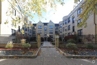 Building Photo - 1124 W Oakdale Ave