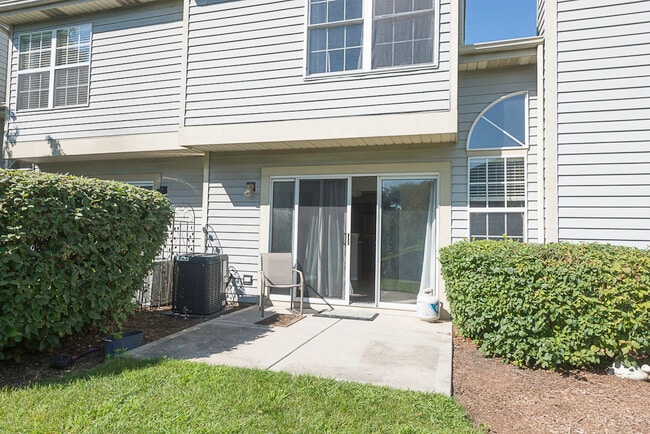 Building Photo - 1409 Club Dr