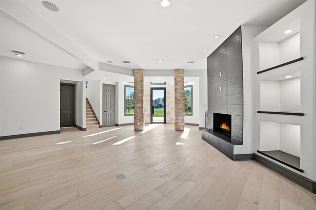 Building Photo - 2700 Marina Shores Dr