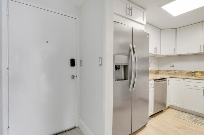 Building Photo - 2800 N Flagler Dr