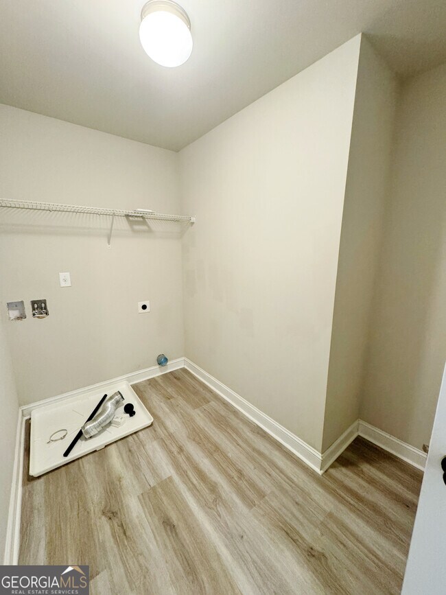 Building Photo - 732 Sanctuary Ln