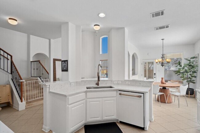 Building Photo - 10313 Big Thicket Dr