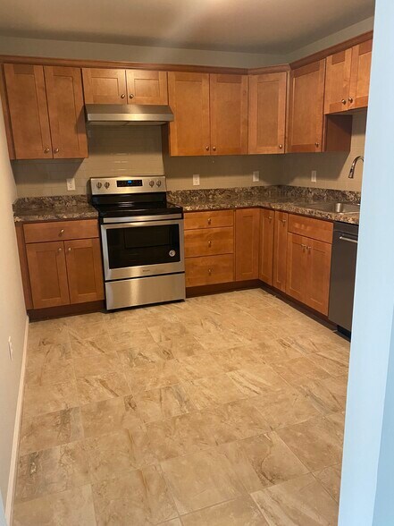 Building Photo - 685 Success Ave