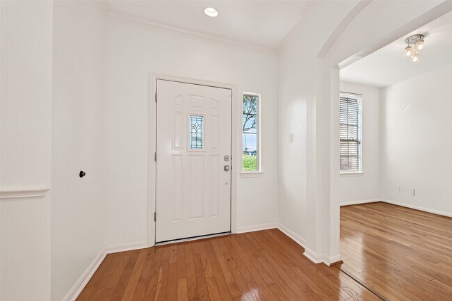 Building Photo - 17719 Brair Arbor