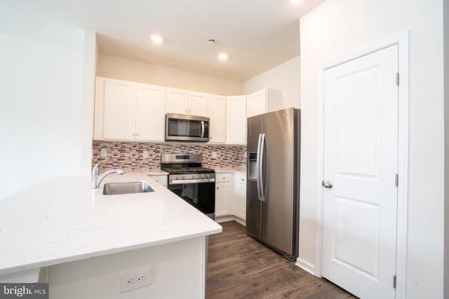 Building Photo - 172 Mazzeo Dr