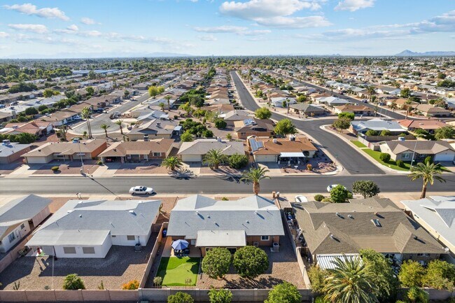 Building Photo - Updated Mesa Home w/ Community Pool/Spa & ...