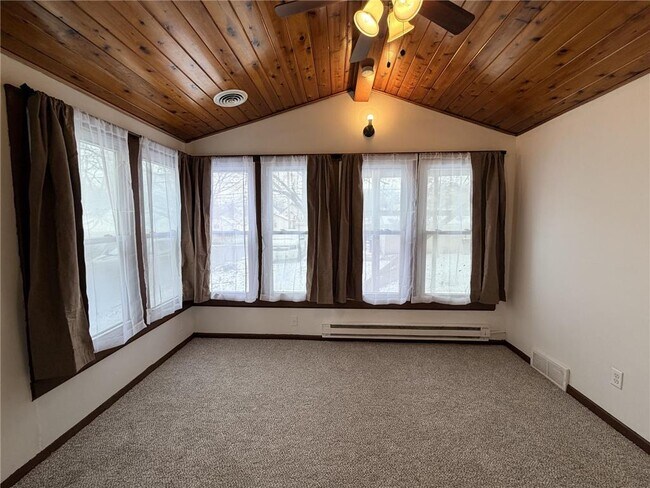 Building Photo - 1030 Reaney Ave E