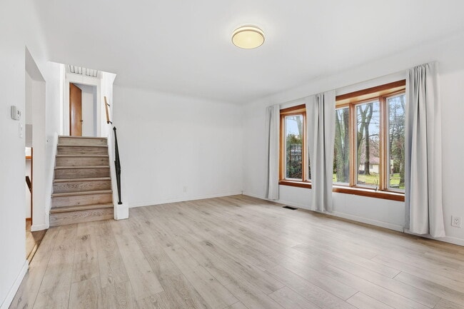 Building Photo - 6382 Houghten Dr