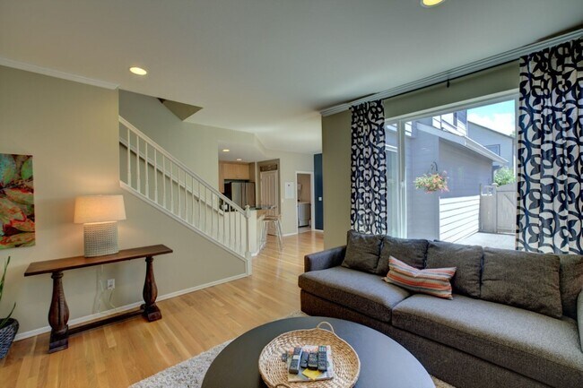 Building Photo - 4Bd/2.5Ba Issaquah House